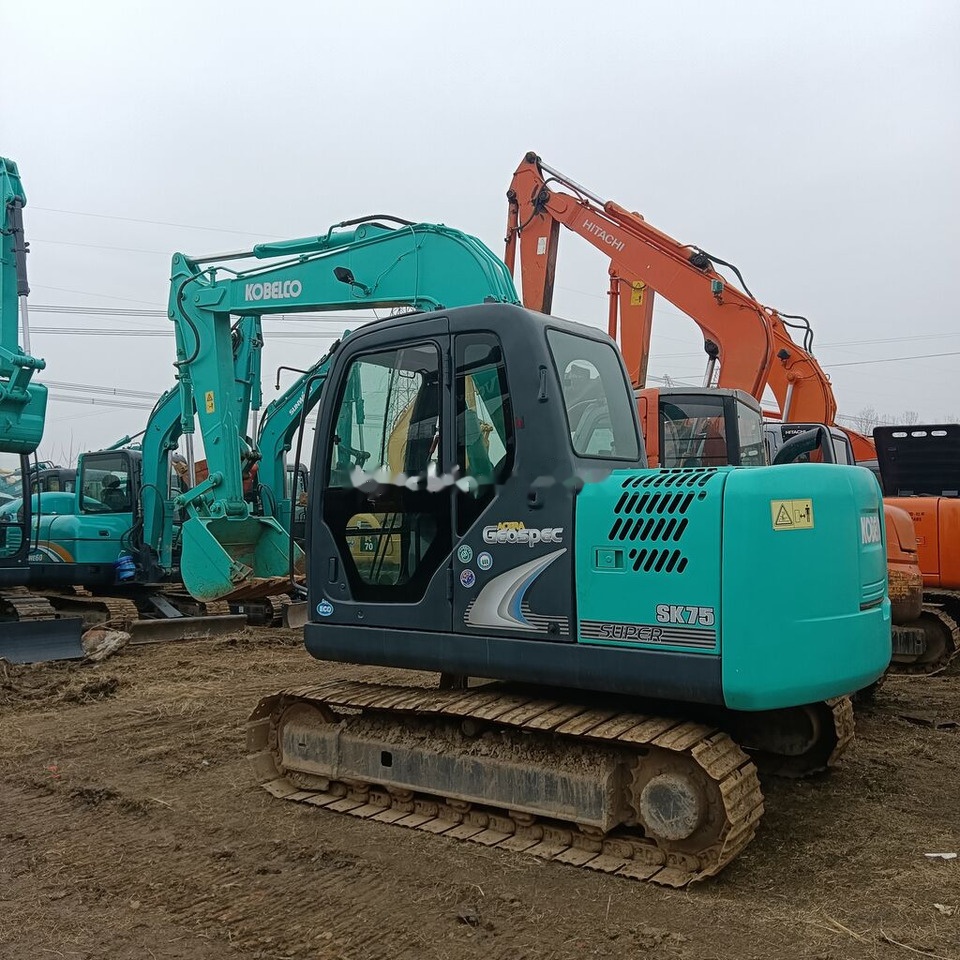 Kobelco SK75-8 - Pelle sur chenille: photos 2 Kobelco SK75-8 - Pelle sur chenille: photos 2