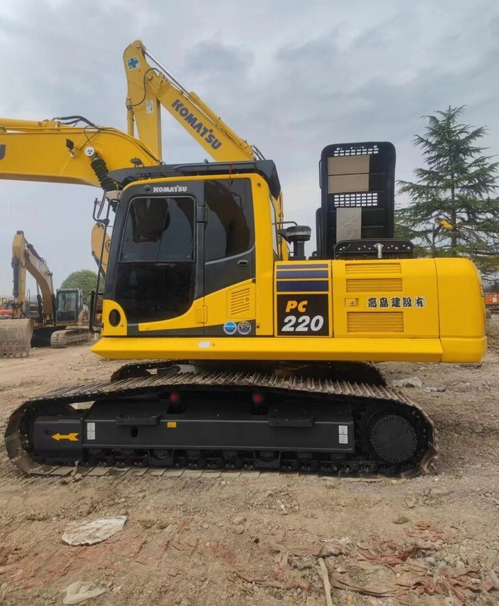 Komatsu PC220-8 - Pelle sur chenille: photos 4 Komatsu PC220-8 - Pelle sur chenille: photos 4