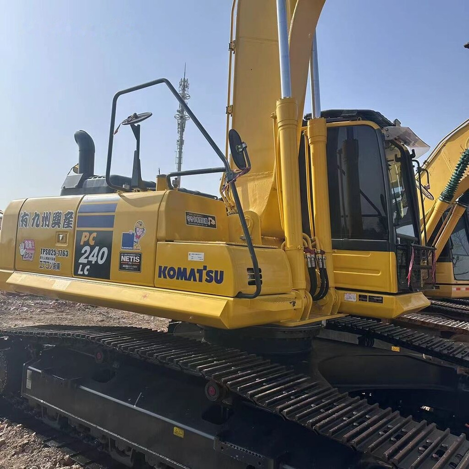 Komatsu PC240-8 - Pelle sur chenille: photos 1 Komatsu PC240-8 - Pelle sur chenille: photos 1