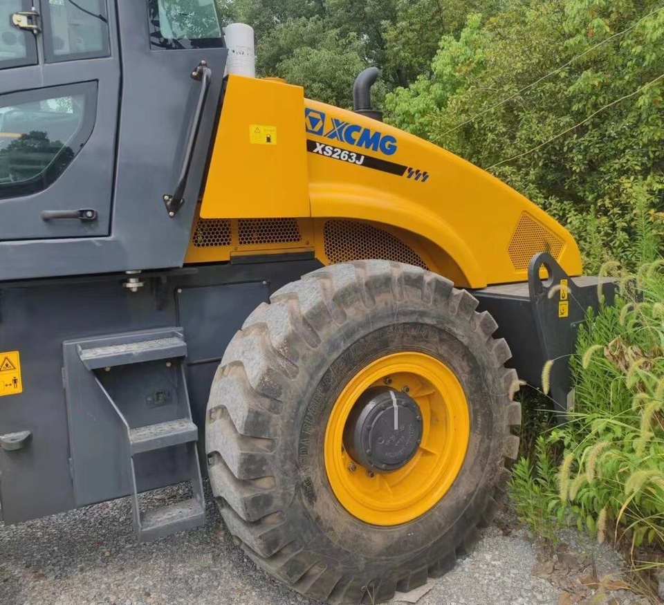 XCMG XS263J - Compacteur à pieds de mouton/ Monocylindre: photos 4 XCMG XS263J - Compacteur à pieds de mouton/ Monocylindre: photos 4