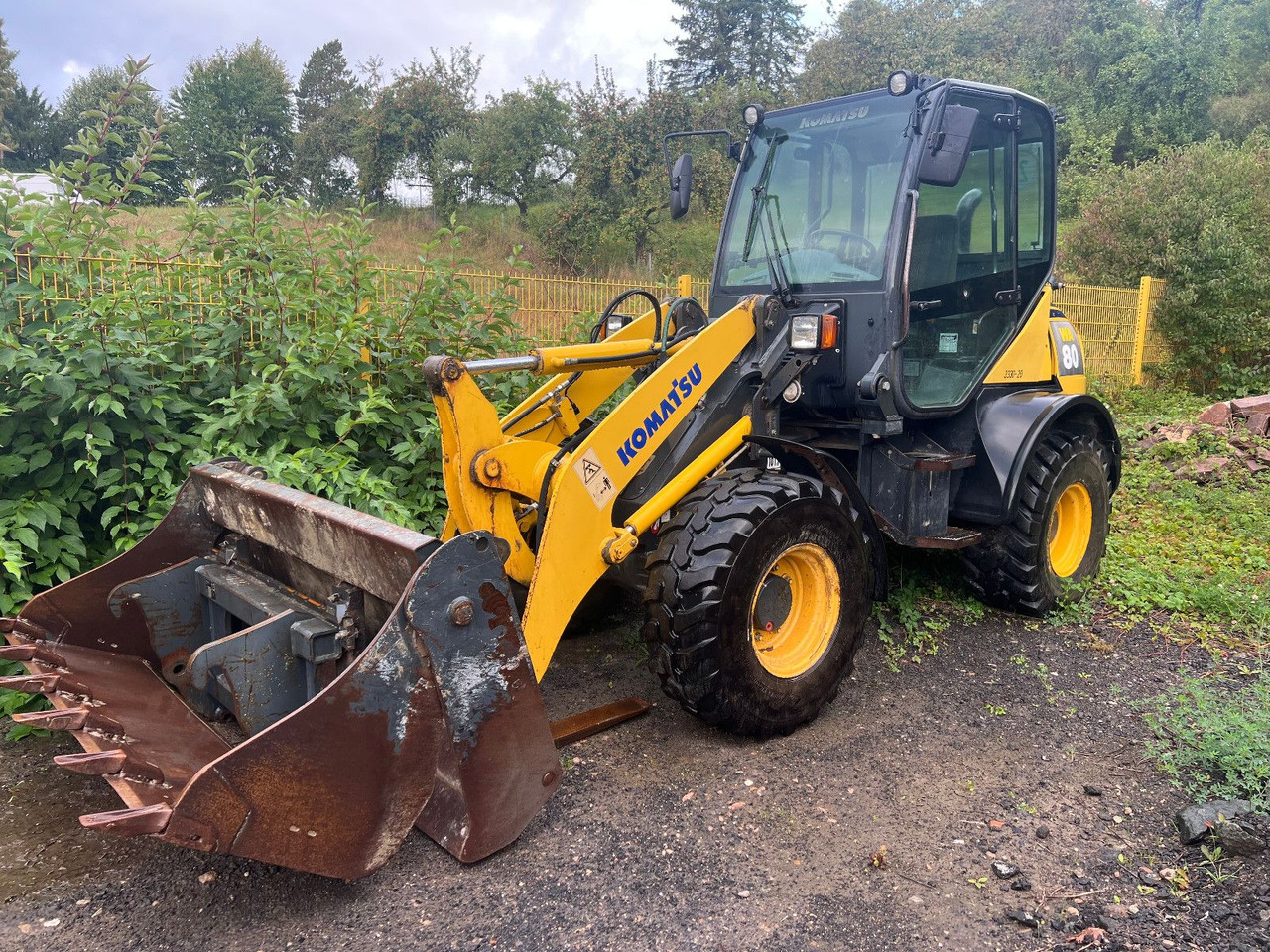 Komatsu WA 80 - Chargeuse sur pneus: photos 1 Komatsu WA 80 - Chargeuse sur pneus: photos 1
