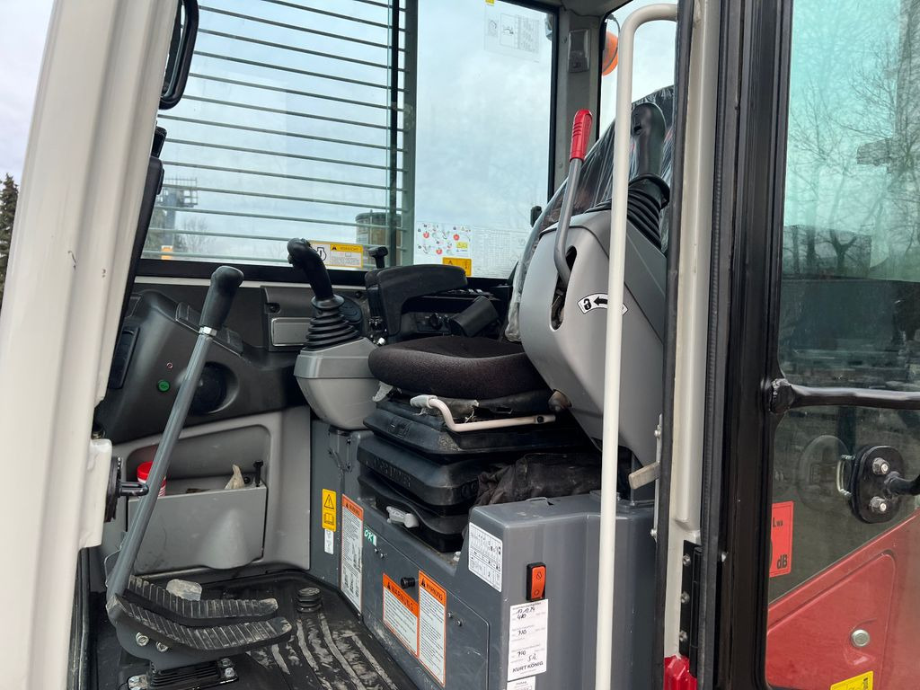 Takeuchi TB 280 FR V4 - Pelle sur chenille: photos 5 Takeuchi TB 280 FR V4 - Pelle sur chenille: photos 5
