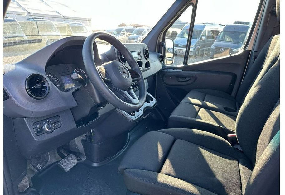 Minibus, Bus électrique Mercedes-Benz eSprinter: photos 11 Minibus, Bus électrique Mercedes-Benz eSprinter: photos 11