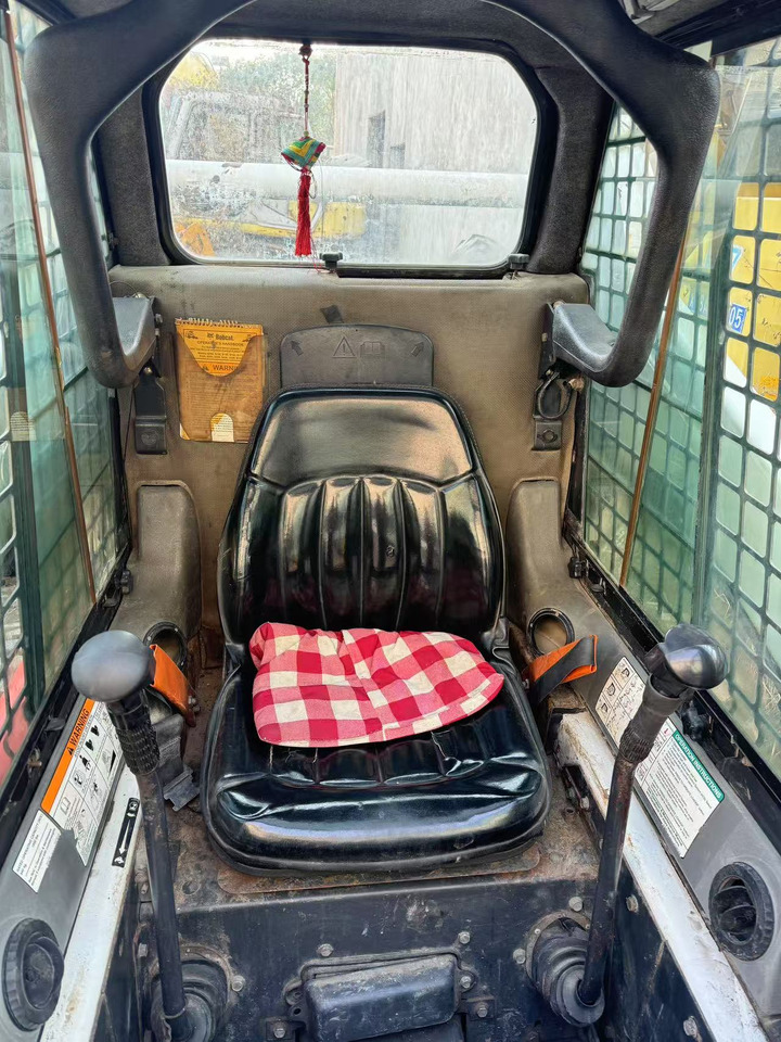 BOBCAT S185 - Mini chargeuse: photos 4 BOBCAT S185 - Mini chargeuse: photos 4