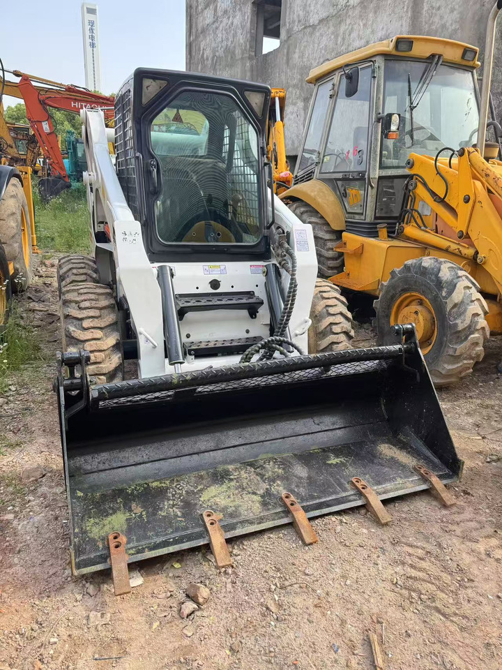 BOBCAT S300 - Mini chargeuse: photos 4 BOBCAT S300 - Mini chargeuse: photos 4