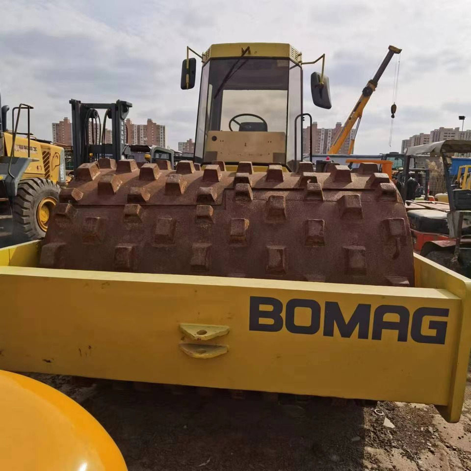 BOMAG BW217D-2 - Compacteur à pieds de mouton/ Monocylindre: photos 3 BOMAG BW217D-2 - Compacteur à pieds de mouton/ Monocylindre: photos 3