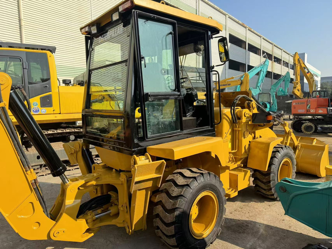 CAT 420F CHINA MADE - Tractopelle: photos 2 CAT 420F CHINA MADE - Tractopelle: photos 2