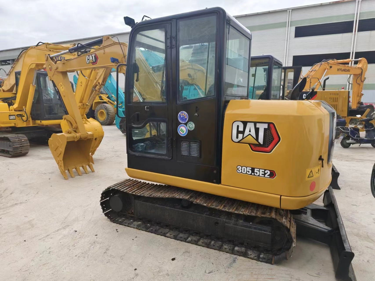 CATERPILLAR 305.5e2 - Pelle sur chenille: photos 1 CATERPILLAR 305.5e2 - Pelle sur chenille: photos 1