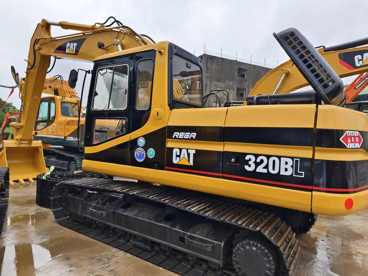 CATERPILLAR 320BL - Pelle sur chenille: photos 1 CATERPILLAR 320BL - Pelle sur chenille: photos 1