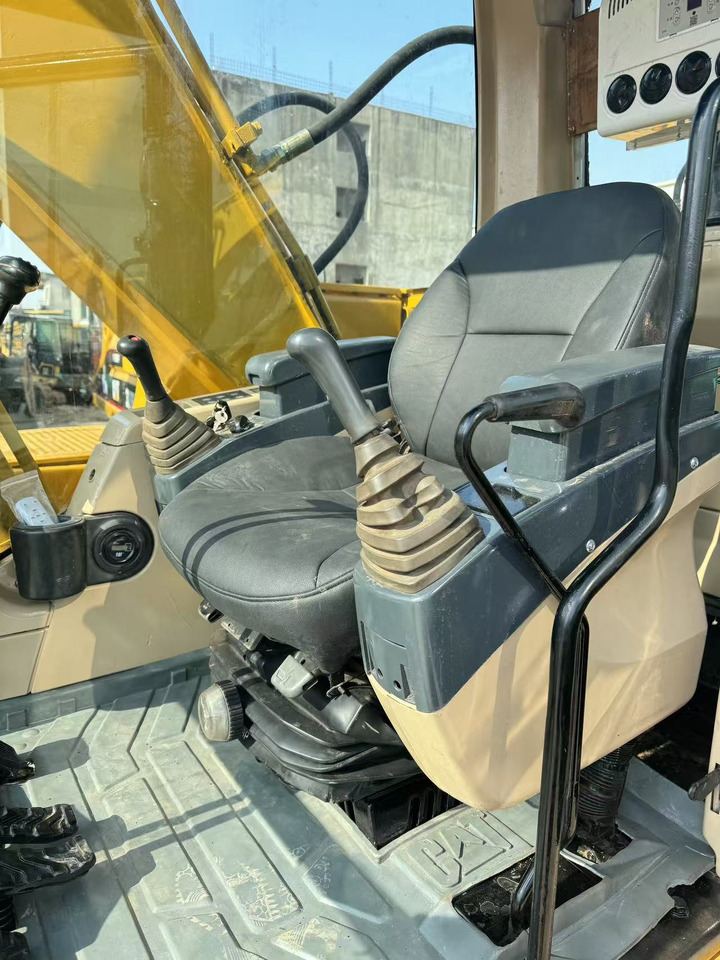 CATERPILLAR 320C - Pelle sur chenille: photos 4 CATERPILLAR 320C - Pelle sur chenille: photos 4