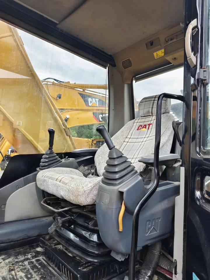 CATERPILLAR 320D - Pelle sur chenille: photos 3 CATERPILLAR 320D - Pelle sur chenille: photos 3