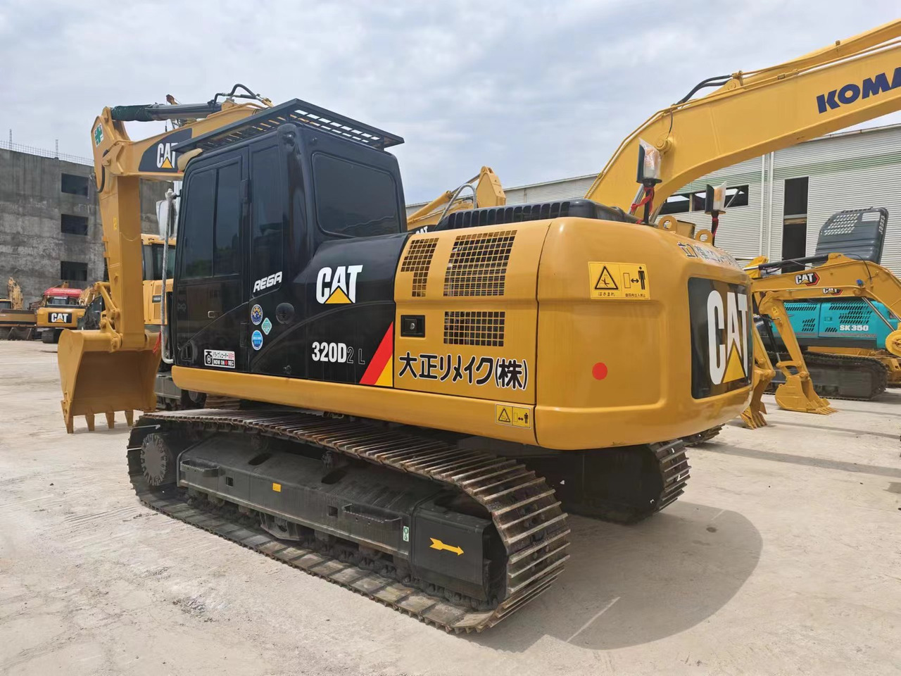 CATERPILLAR 320DL - Pelle sur chenille: photos 2 CATERPILLAR 320DL - Pelle sur chenille: photos 2