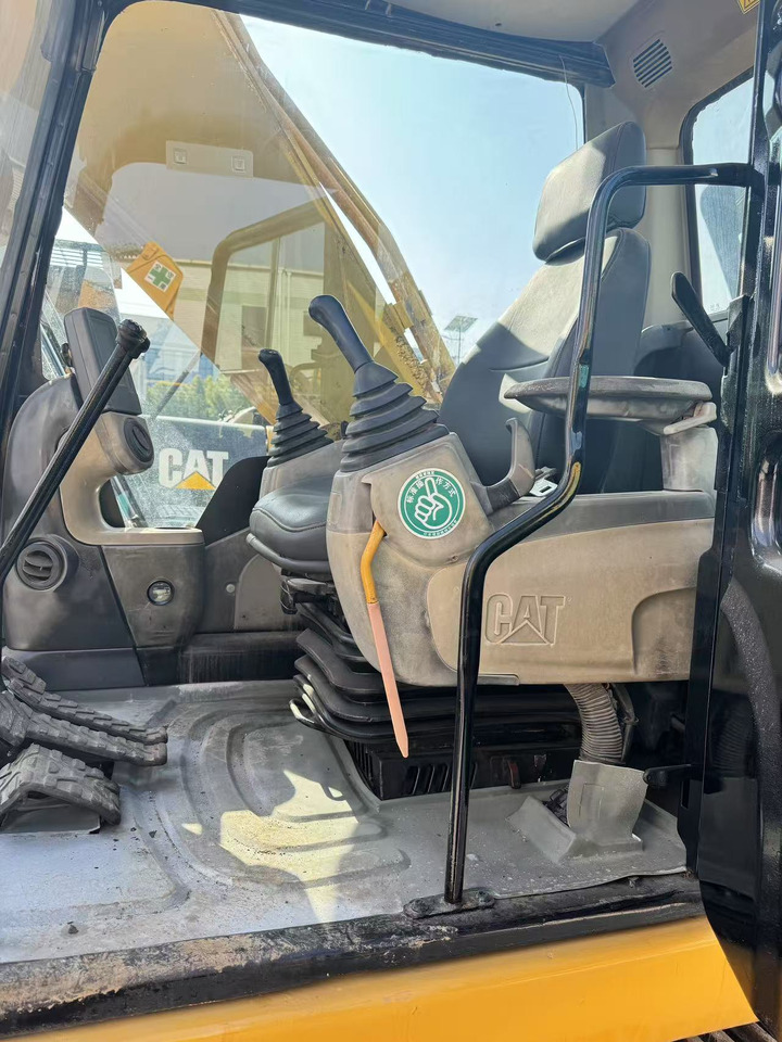 CATERPILLAR 330D2 - Pelle sur chenille: photos 3 CATERPILLAR 330D2 - Pelle sur chenille: photos 3