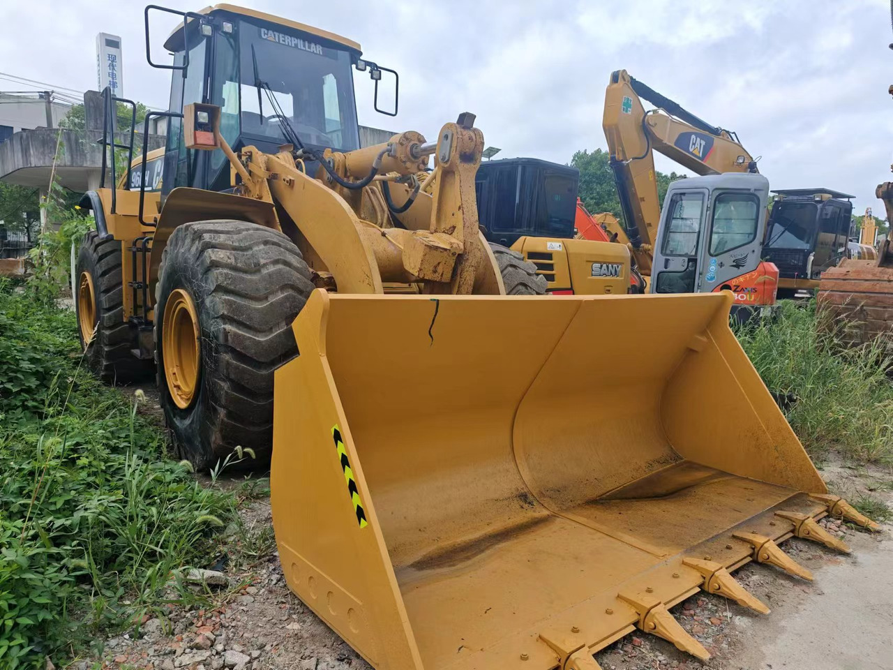 CATERPILLAR 966H - Chargeuse sur pneus: photos 1 CATERPILLAR 966H - Chargeuse sur pneus: photos 1