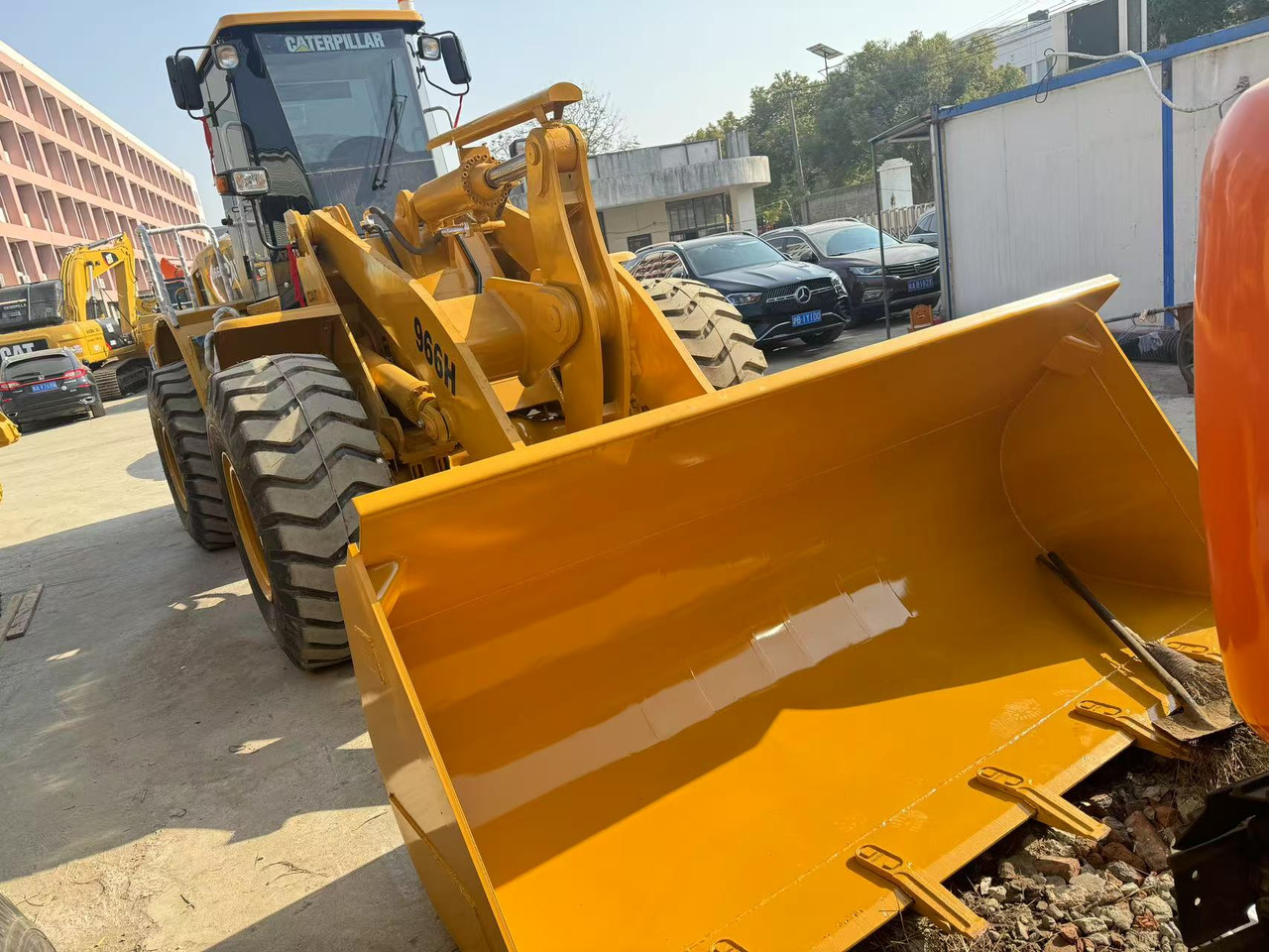 CATERPILLAR 966H - Chargeuse sur pneus: photos 3 CATERPILLAR 966H - Chargeuse sur pneus: photos 3