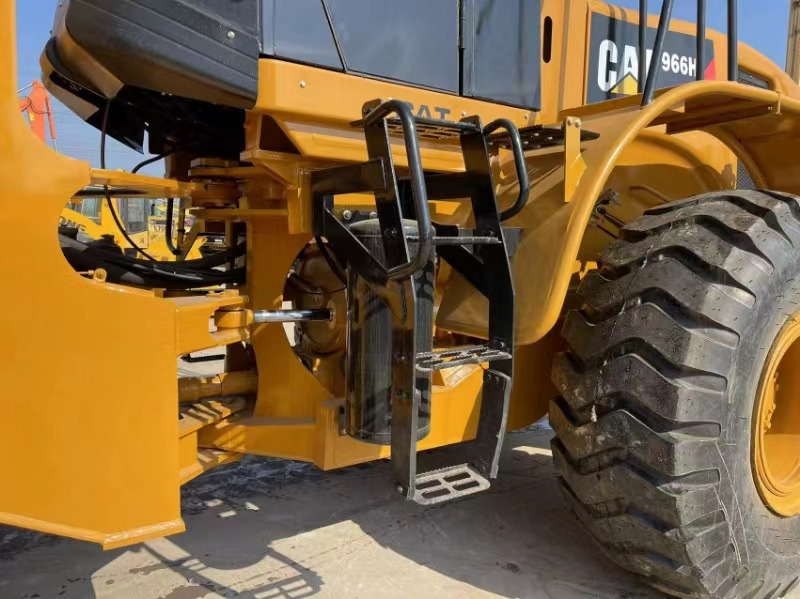 CATERPILLAR 966H - Chargeuse sur pneus: photos 3 CATERPILLAR 966H - Chargeuse sur pneus: photos 3