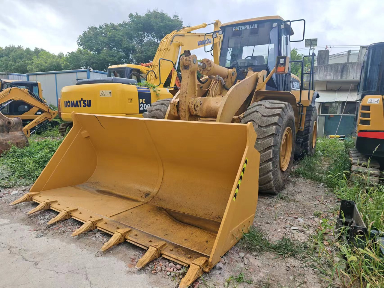 CATERPILLAR 966H - Chargeuse sur pneus: photos 2 CATERPILLAR 966H - Chargeuse sur pneus: photos 2