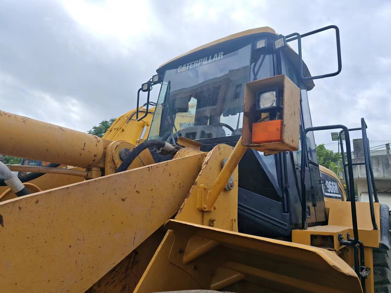 CATERPILLAR 966H - Chargeuse sur pneus: photos 3 CATERPILLAR 966H - Chargeuse sur pneus: photos 3