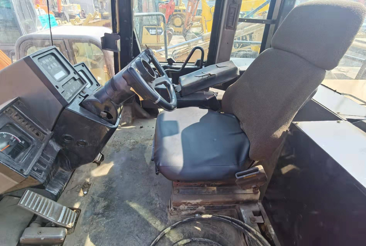 CATERPILLAR 980G - Chargeuse sur pneus: photos 4 CATERPILLAR 980G - Chargeuse sur pneus: photos 4