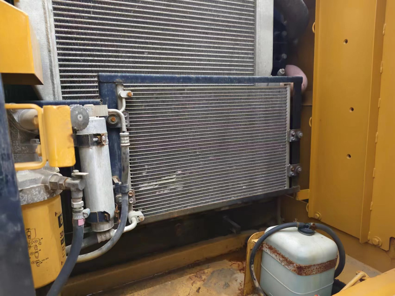 CATERPILLAR CAT 320D2 - Pelle sur chenille: photos 5 CATERPILLAR CAT 320D2 - Pelle sur chenille: photos 5