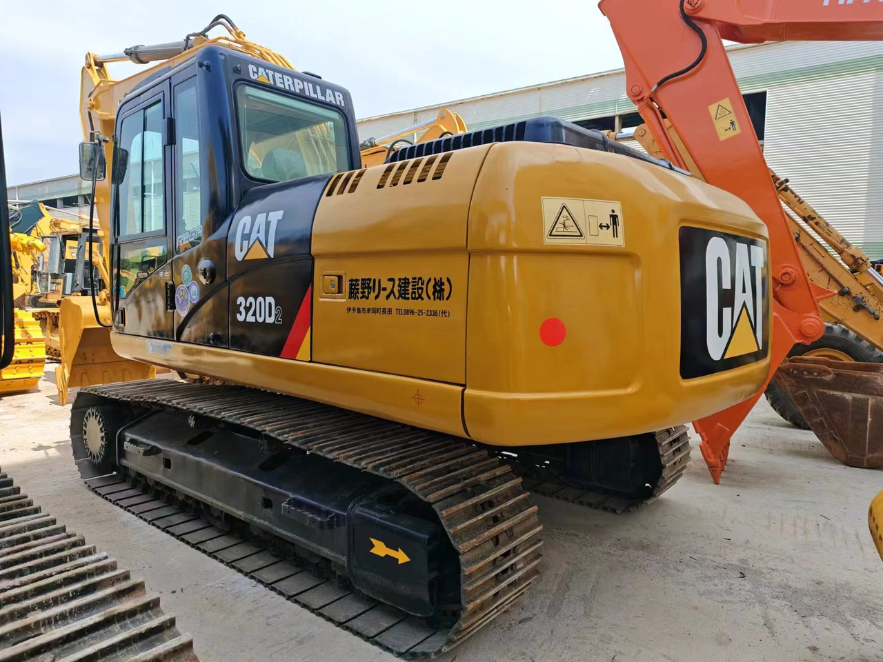 CATERPILLAR CAT 320D2 - Pelle sur chenille: photos 1 CATERPILLAR CAT 320D2 - Pelle sur chenille: photos 1