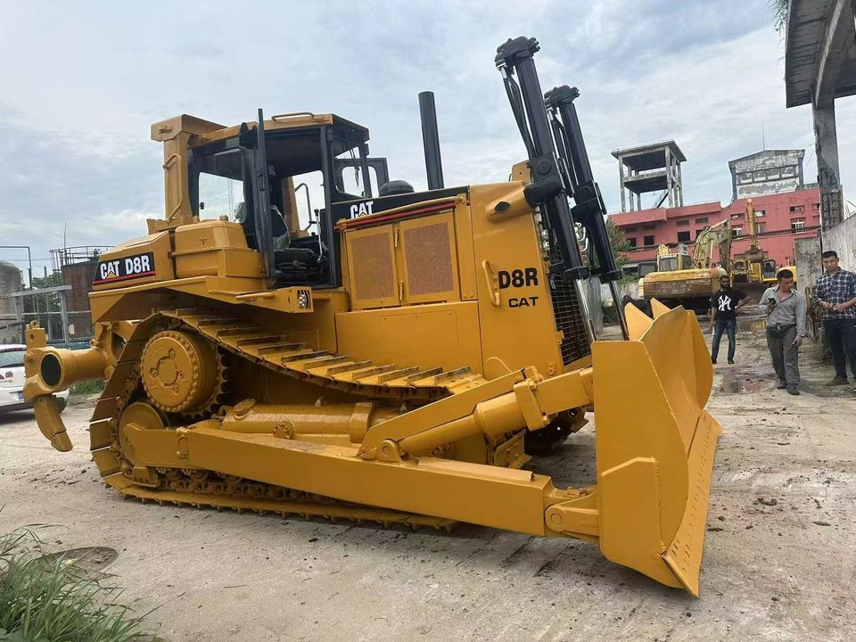CATERPILLAR D8R - Bulldozer: photos 1 CATERPILLAR D8R - Bulldozer: photos 1