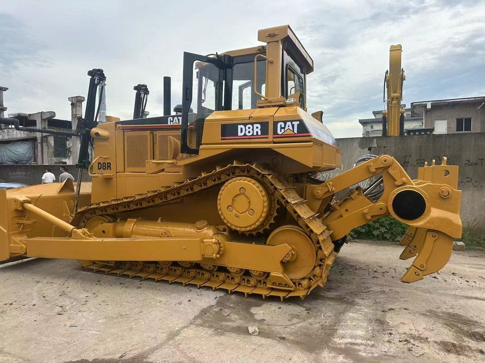 CATERPILLAR D8R - Bulldozer: photos 2 CATERPILLAR D8R - Bulldozer: photos 2