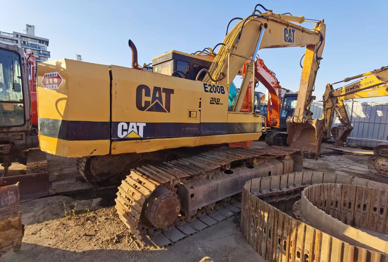 CATERPILLAR E200B - Pelle sur chenille: photos 1 CATERPILLAR E200B - Pelle sur chenille: photos 1