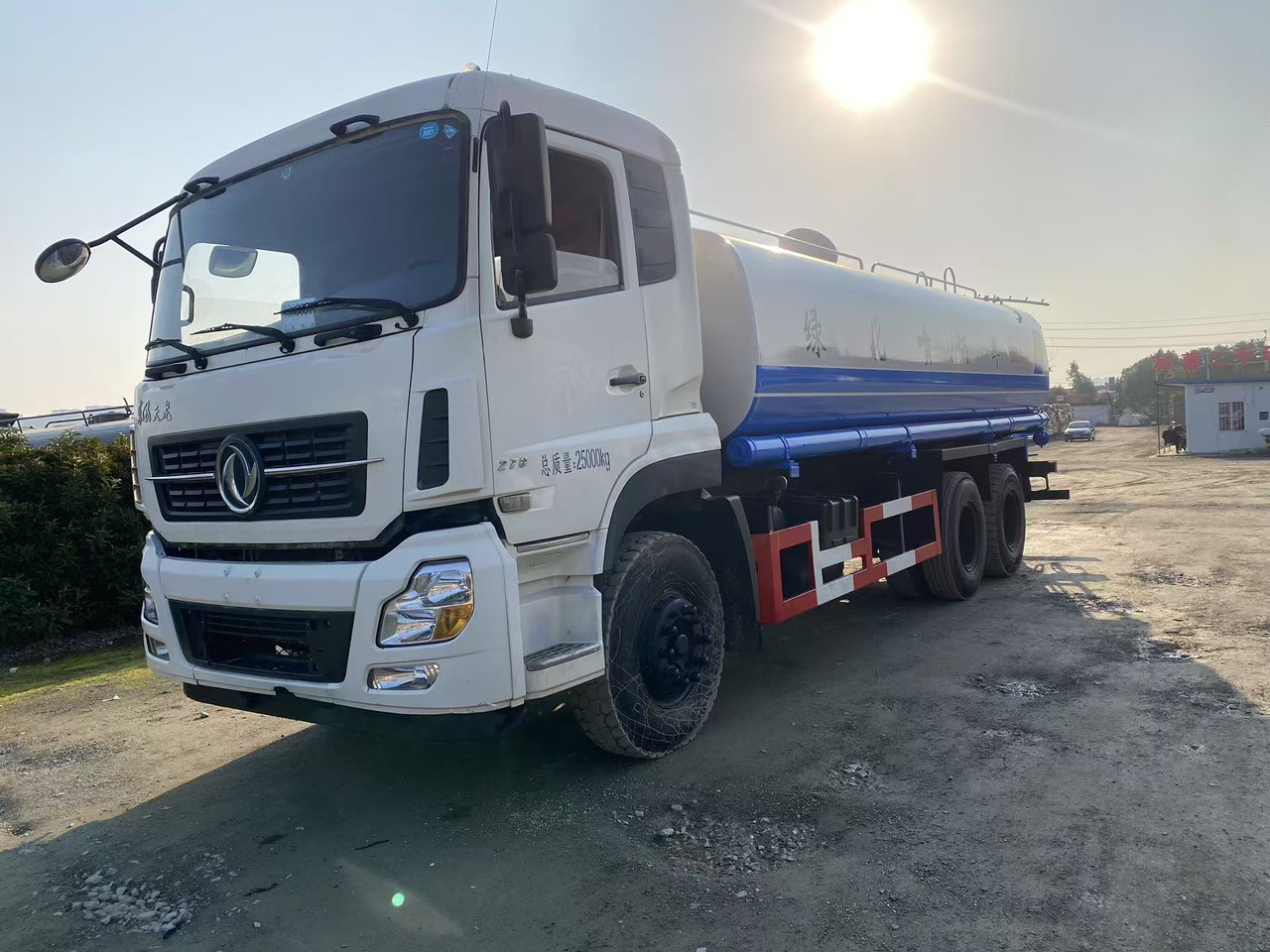 DONGFENG 20000L water truck Sprinkler - Camion citerne: photos 1 DONGFENG 20000L water truck Sprinkler - Camion citerne: photos 1