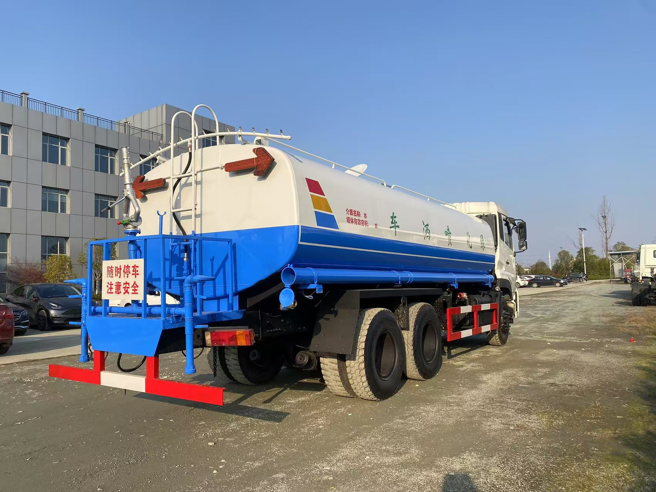 DONGFENG 20000L water truck Sprinkler - Camion citerne: photos 2 DONGFENG 20000L water truck Sprinkler - Camion citerne: photos 2