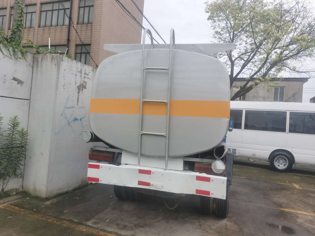 DONGFENG 6ton - Camion citerne: photos 4 DONGFENG 6ton - Camion citerne: photos 4