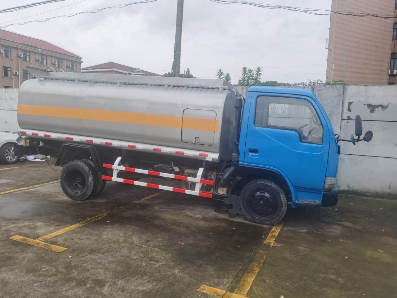 DONGFENG 6ton - Camion citerne: photos 1 DONGFENG 6ton - Camion citerne: photos 1