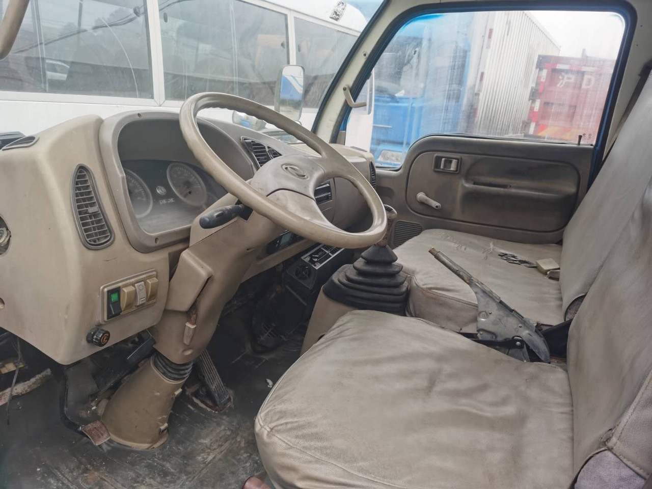 DONGFENG 6ton - Camion citerne: photos 5 DONGFENG 6ton - Camion citerne: photos 5