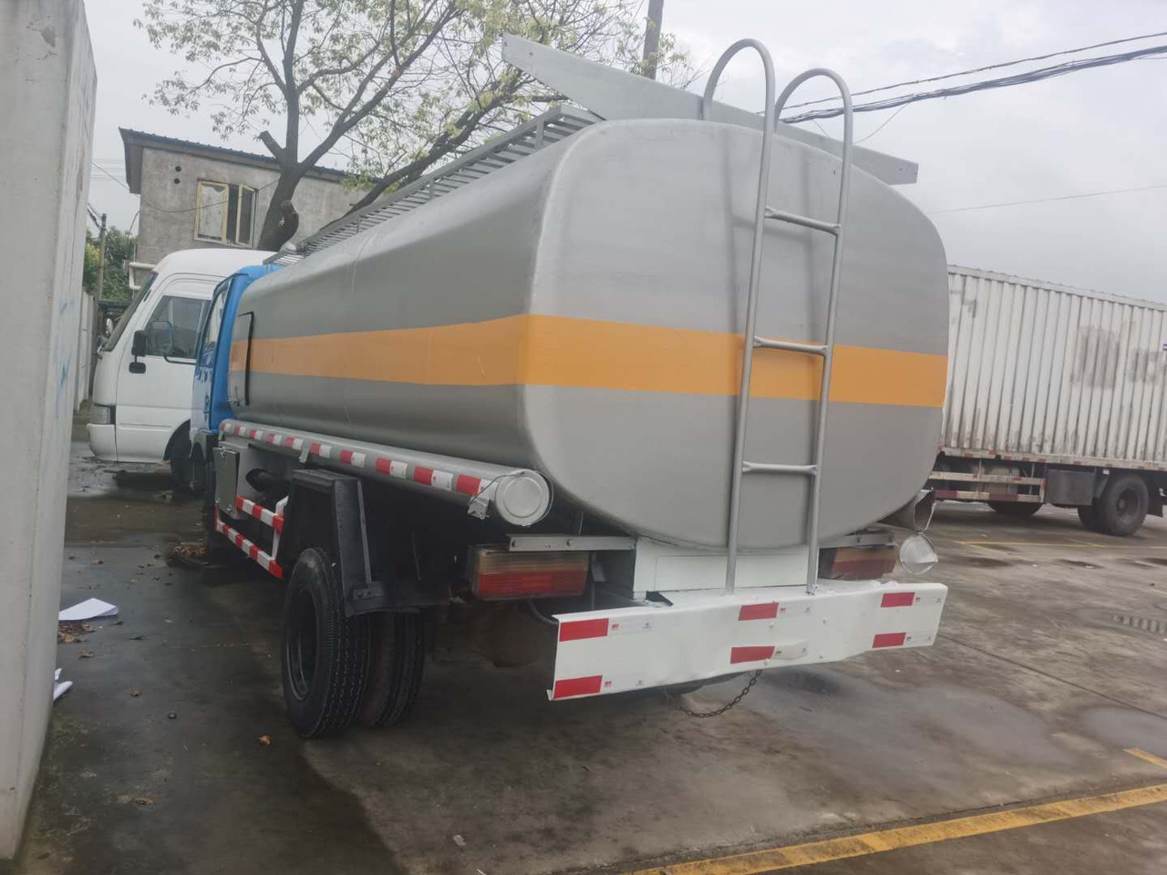 DONGFENG 6ton - Camion citerne: photos 3 DONGFENG 6ton - Camion citerne: photos 3
