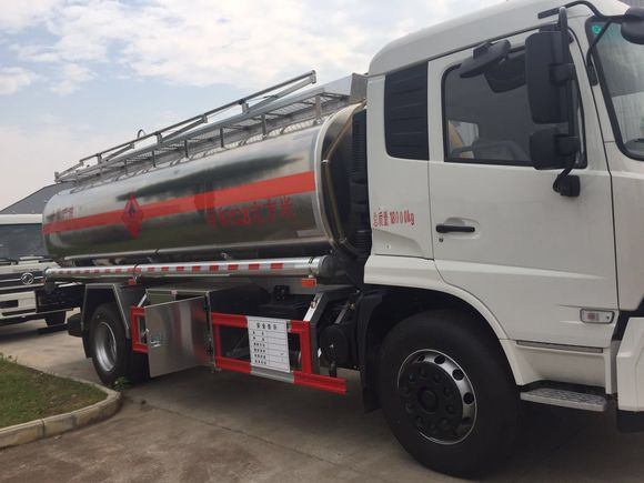 DONGFENG Tank truck - Camion citerne: photos 2 DONGFENG Tank truck - Camion citerne: photos 2