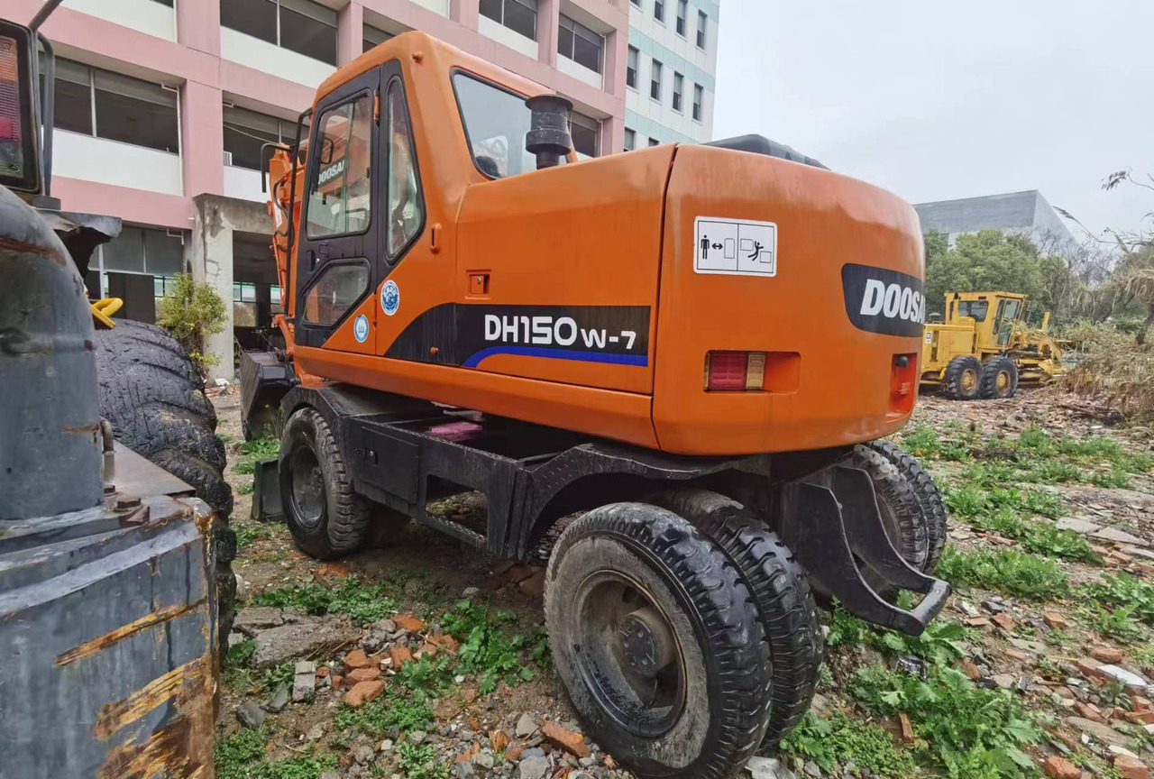 DOOSAN DH150W-7 - Pelle sur pneus: photos 5 DOOSAN DH150W-7 - Pelle sur pneus: photos 5