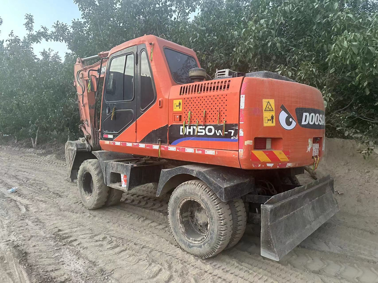 DOOSAN DH150W-7 - Pelle sur pneus: photos 1 DOOSAN DH150W-7 - Pelle sur pneus: photos 1