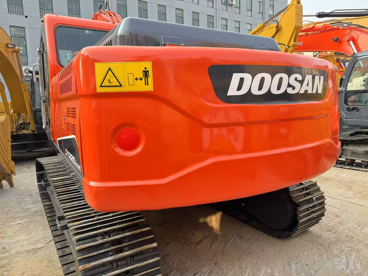DOOSAN DX225 - Pelle sur chenille: photos 3 DOOSAN DX225 - Pelle sur chenille: photos 3
