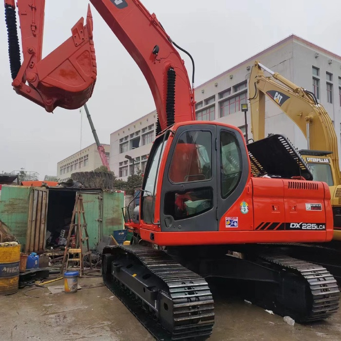 DOOSAN DX225LCA - Pelle sur chenille: photos 1 DOOSAN DX225LCA - Pelle sur chenille: photos 1