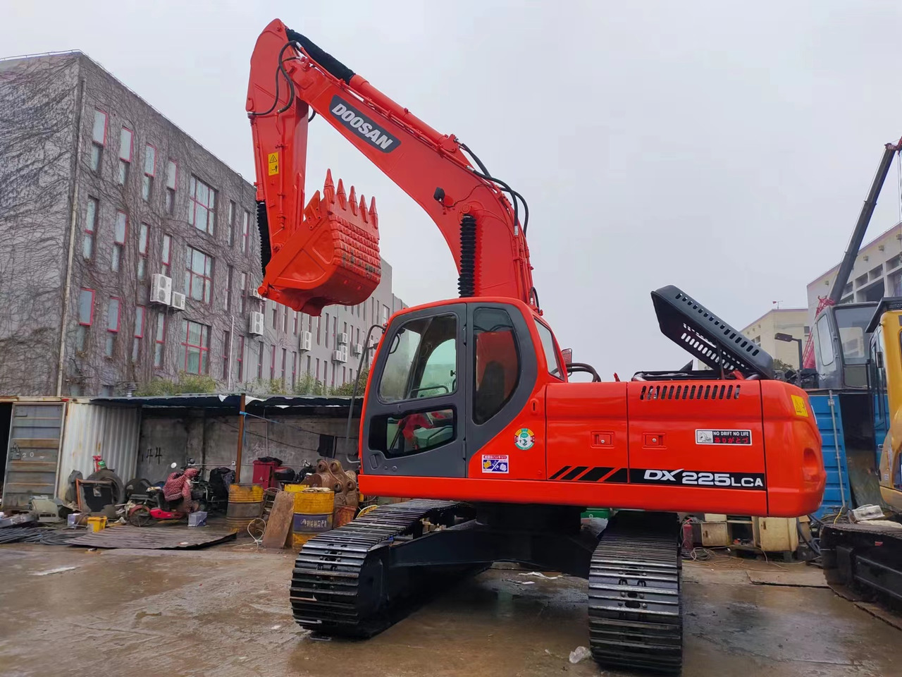 DOOSAN DX225LCA - Pelle sur chenille: photos 2 DOOSAN DX225LCA - Pelle sur chenille: photos 2