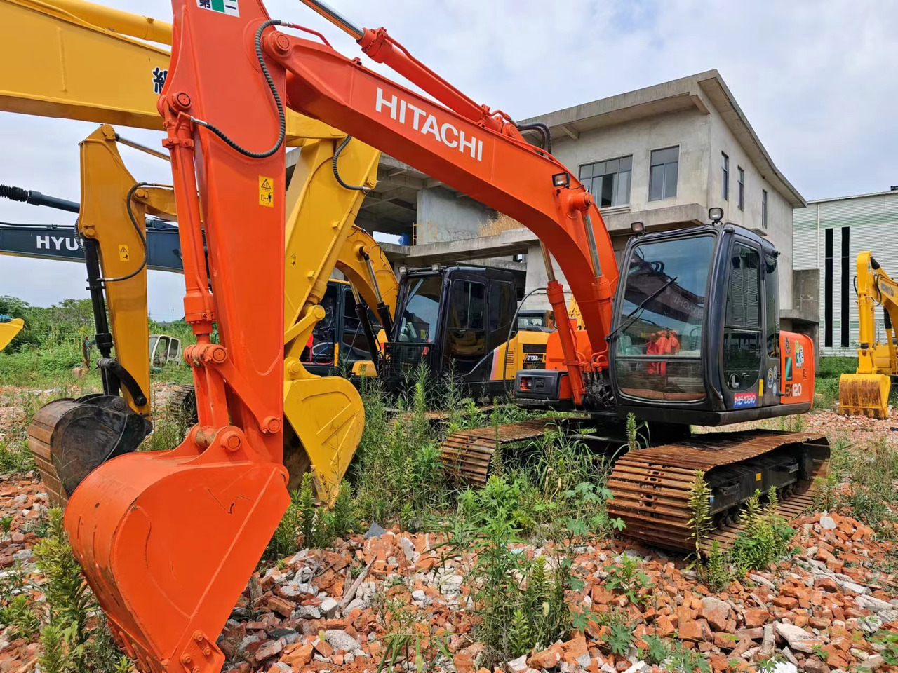 HITACHI EX120-5 - Pelle sur chenille: photos 1 HITACHI EX120-5 - Pelle sur chenille: photos 1