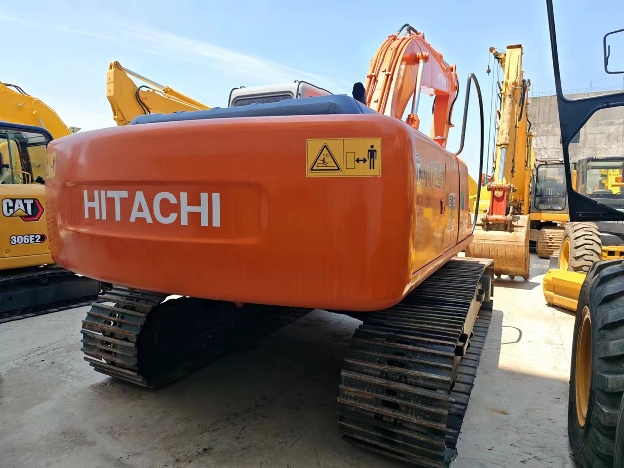 HITACHI EX200-5 - Pelle sur chenille: photos 2 HITACHI EX200-5 - Pelle sur chenille: photos 2