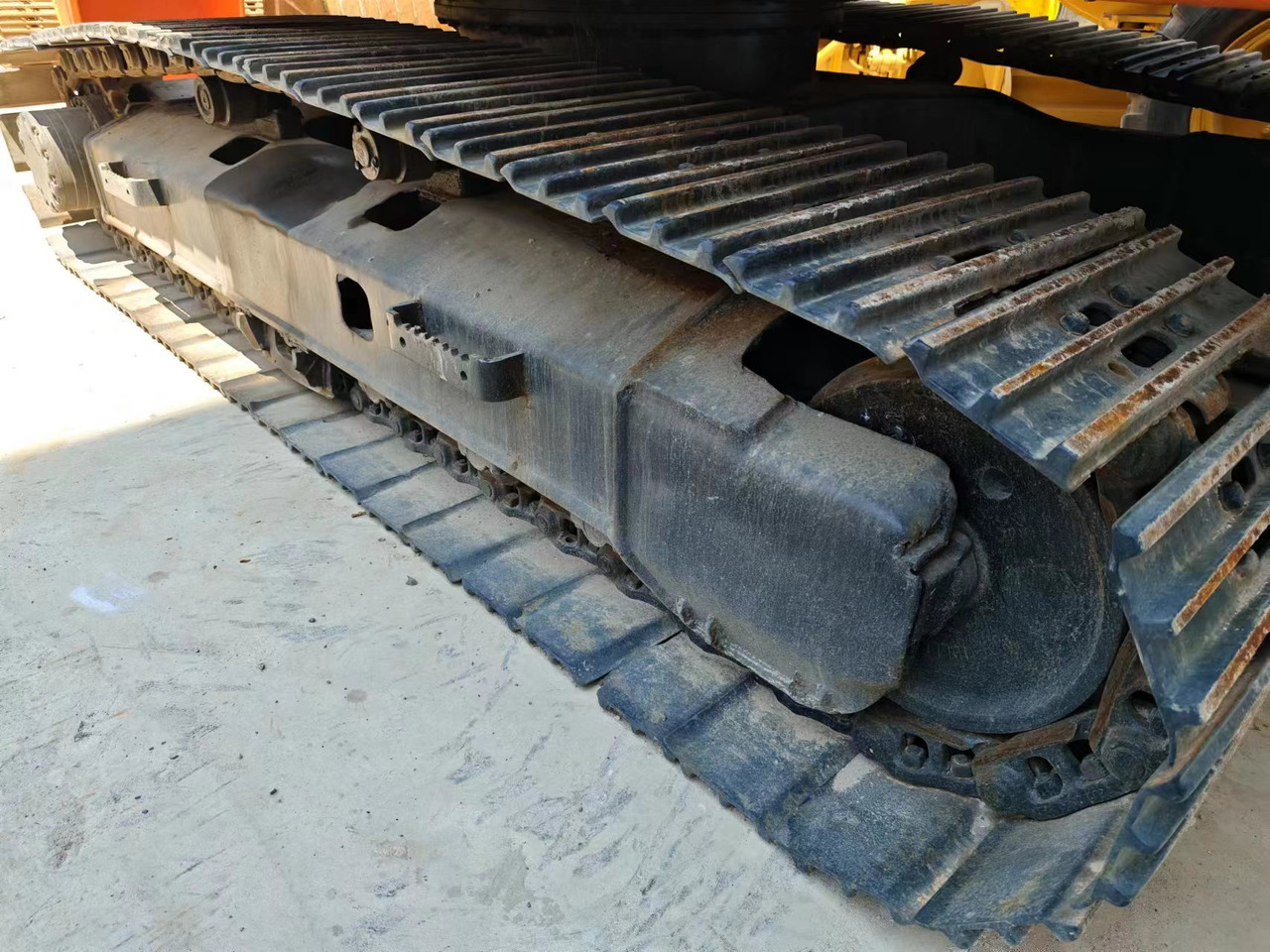 HITACHI EX200-5 - Pelle sur chenille: photos 5 HITACHI EX200-5 - Pelle sur chenille: photos 5