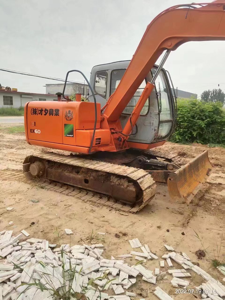 HITACHI EX60-5 - Mini pelle: photos 2 HITACHI EX60-5 - Mini pelle: photos 2