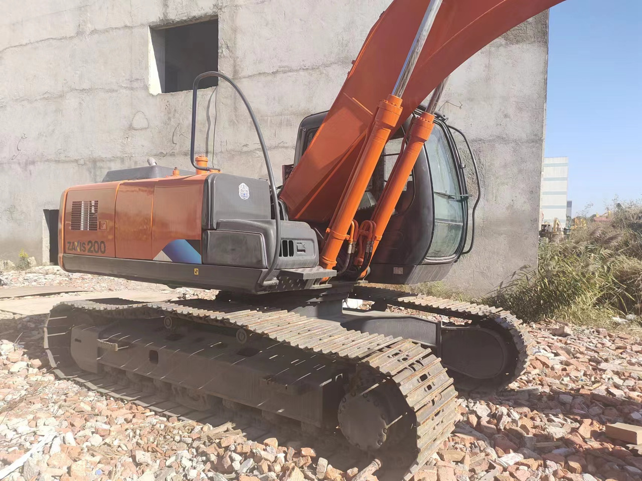 HITACHI ZX200 - Pelle sur chenille: photos 3 HITACHI ZX200 - Pelle sur chenille: photos 3