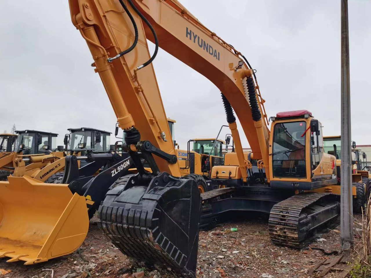 HYUNDAI 305LC-9T 220LC-9S - Pelle sur chenille: photos 1 HYUNDAI 305LC-9T 220LC-9S - Pelle sur chenille: photos 1