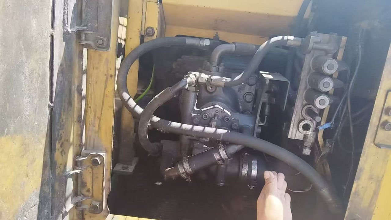 KOMATSU PC120-6 - Pelle sur chenille: photos 3 KOMATSU PC120-6 - Pelle sur chenille: photos 3