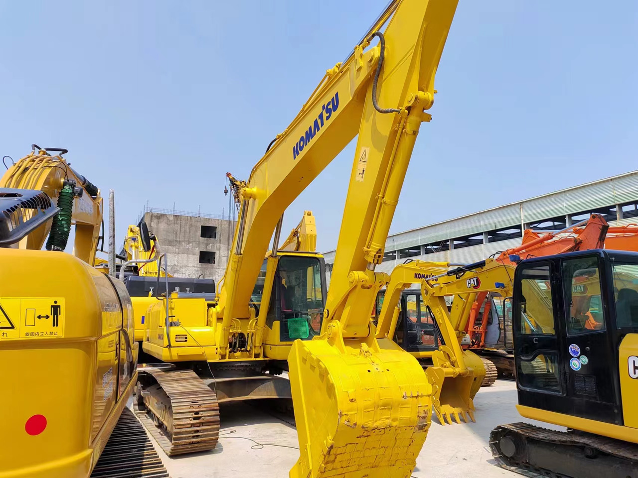 KOMATSU PC200-7 PC200 - Pelle sur chenille: photos 4 KOMATSU PC200-7 PC200 - Pelle sur chenille: photos 4