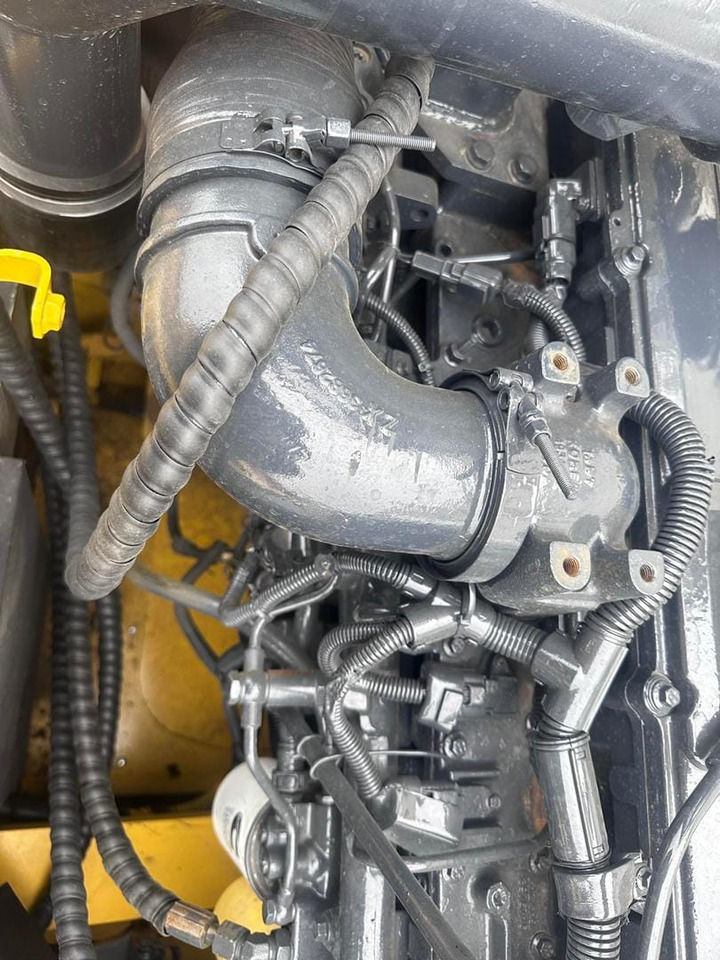 KOMATSU PC300-8 - Pelle sur chenille: photos 5 KOMATSU PC300-8 - Pelle sur chenille: photos 5