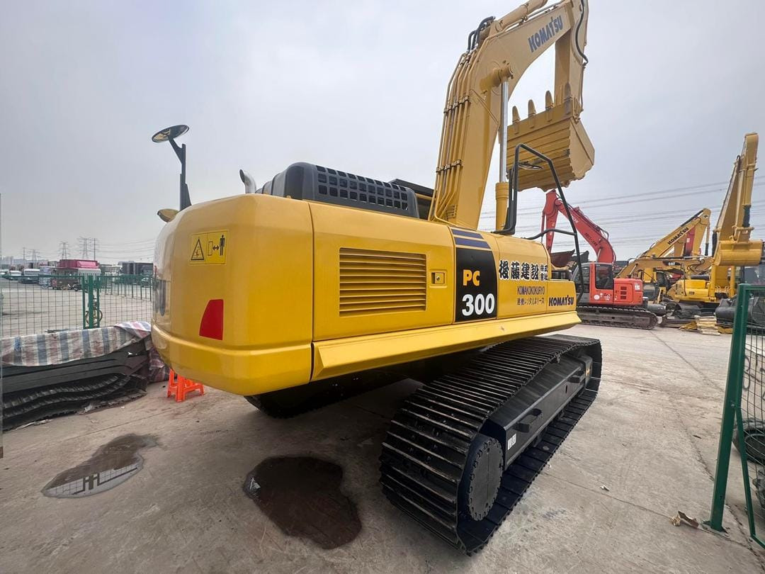 KOMATSU PC300-8 - Pelle sur chenille: photos 3 KOMATSU PC300-8 - Pelle sur chenille: photos 3